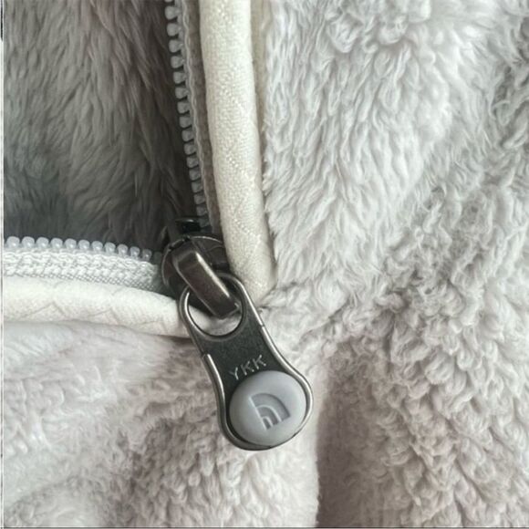 The North Face Osito 1/4 Zip Cream Soft High-Pile Silken Raschel Fleece Pullover - Picture 12 of 13